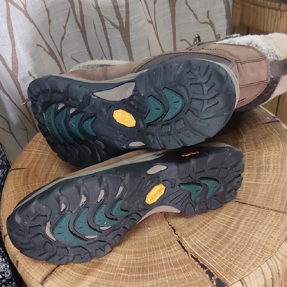 Ahnu Winter Boots With Vibram Sparkle Soles And Thinsulate 400 Gram Insulation - Picture 8 of 10